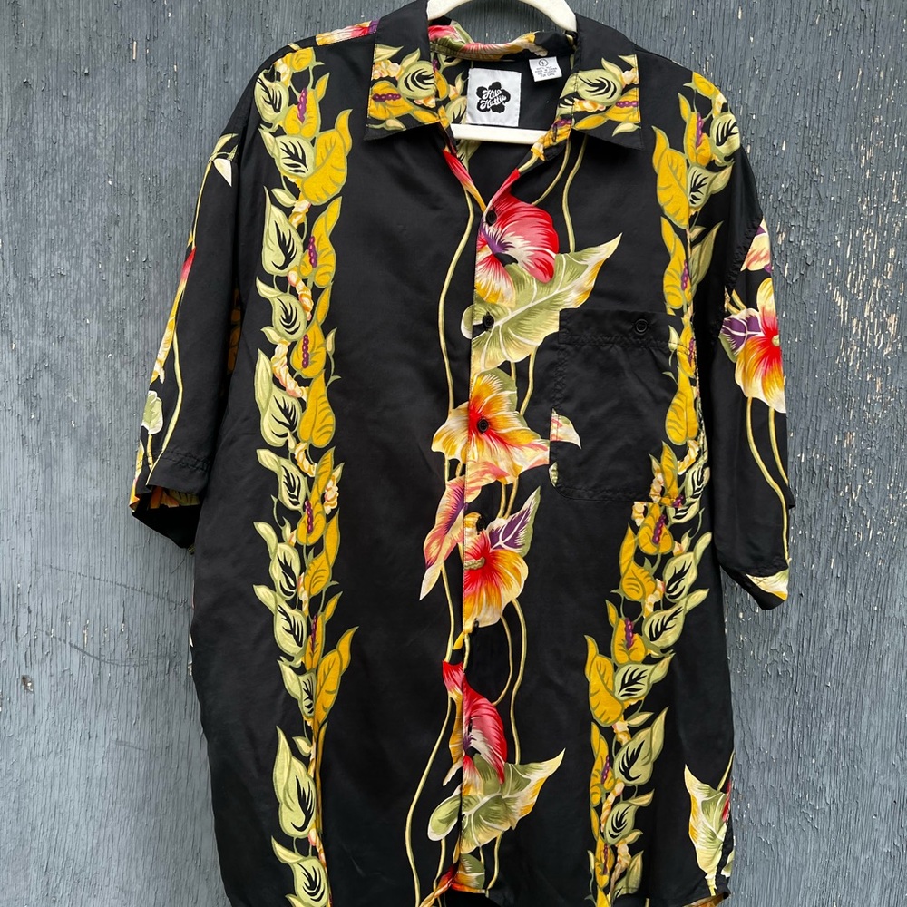 Hilo Hattie Black and Yellow Casual Button Down Shirt